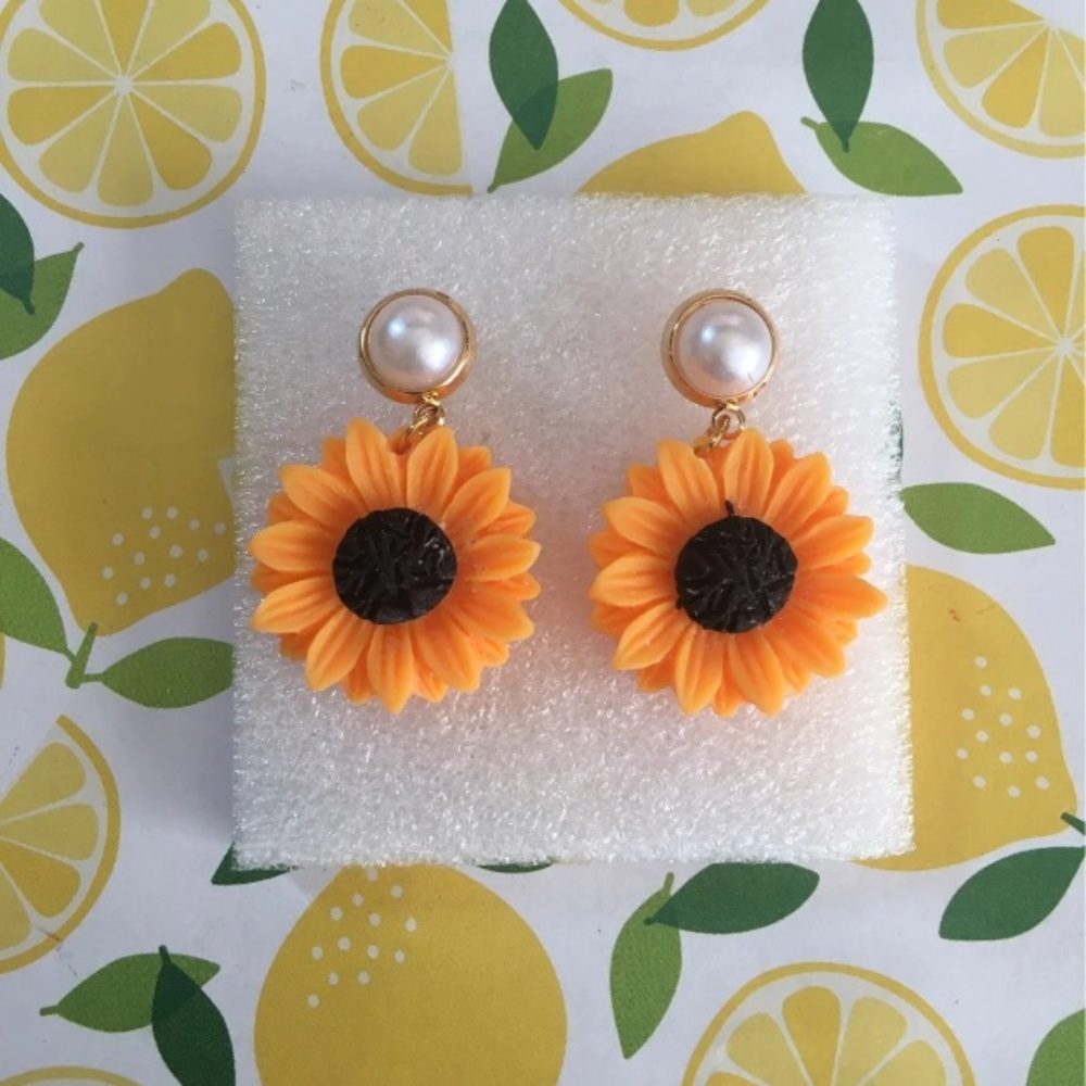 🍊 NWT Sunflower Pearl Drop Boutique Earrings